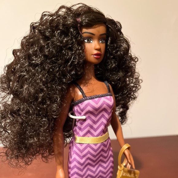 Naturalistas 11.5 inch Fashion Doll Danya and with 3C Textured Hair - Picture 3 of 5